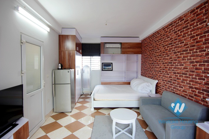 Lake side apartment for rent in Tay Ho with shared terrace